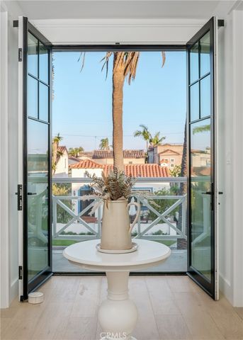 153 Granada Avenue, Long Beach, CA 90803