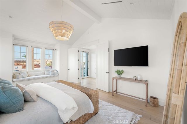 153 Granada Avenue, Long Beach, CA 90803