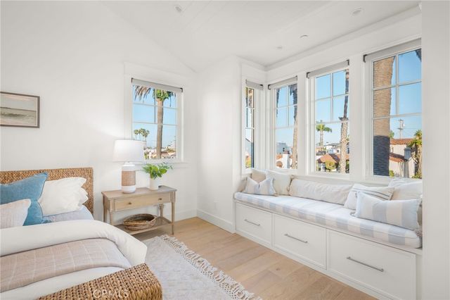 153 Granada Avenue, Long Beach, CA 90803