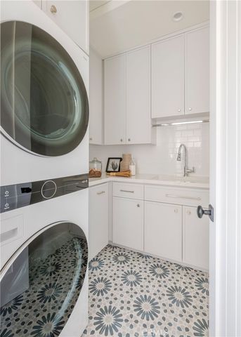 153 Granada Avenue, Long Beach, CA 90803