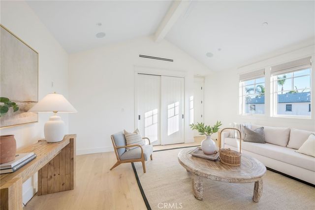 153 Granada Avenue, Long Beach, CA 90803