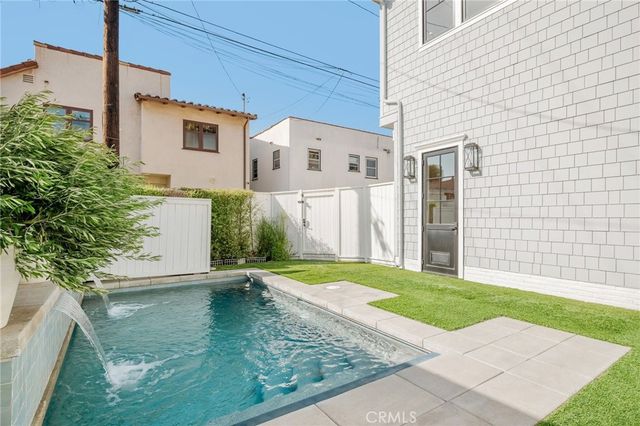 153 Granada Avenue, Long Beach, CA 90803