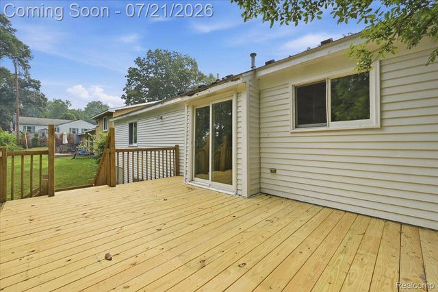 5608 Clinton River Drive, Waterford Charter Township, MI 48327