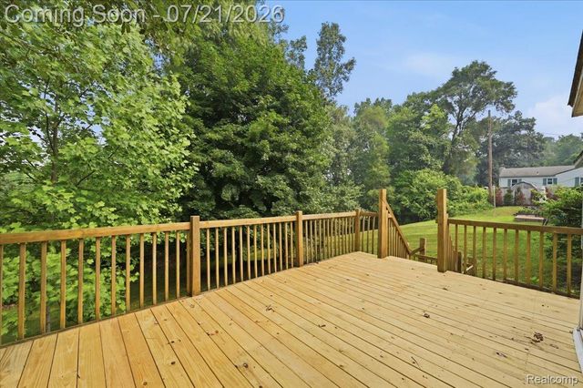 5608 Clinton River Drive, Waterford Charter Township, MI 48327