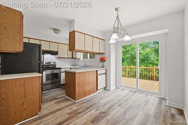 5608 Clinton River Drive, Waterford Charter Township, MI 48327