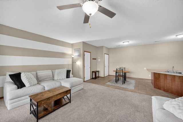 2702 NE Oak Drive 8, Ankeny, IA 50021