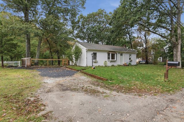 7 Earl Rd, Plymouth, MA 02360