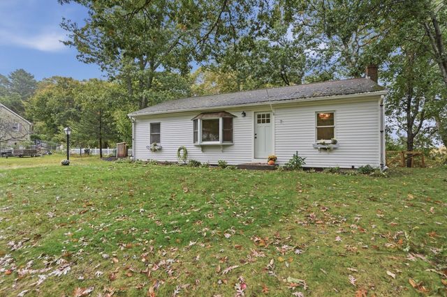 7 Earl Rd, Plymouth, MA 02360