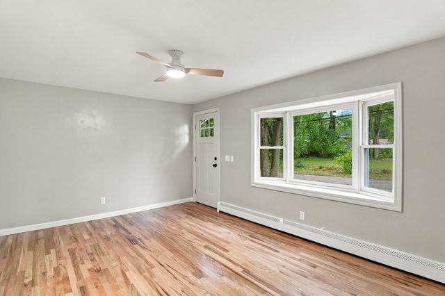 7 Earl Rd, Plymouth, MA 02360