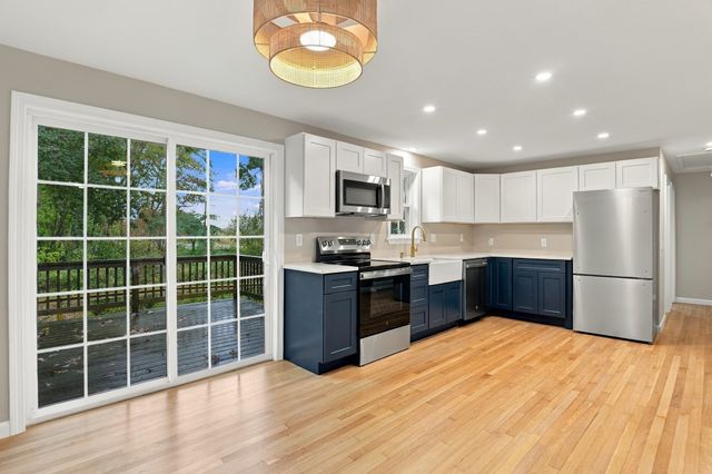 7 Earl Rd, Plymouth, MA 02360
