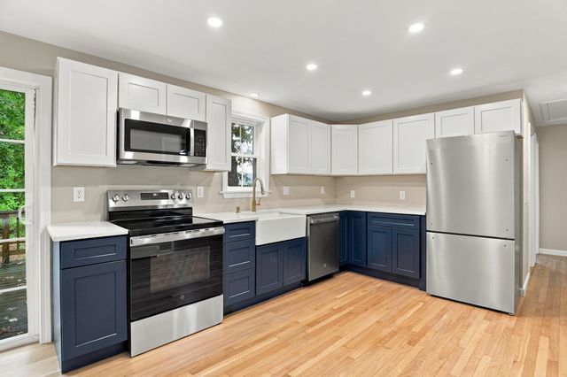 7 Earl Rd, Plymouth, MA 02360