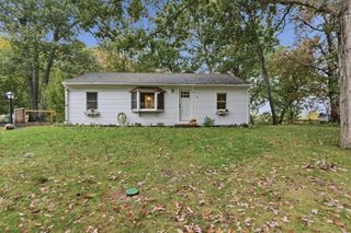 7 Earl Rd, Plymouth, MA 02360