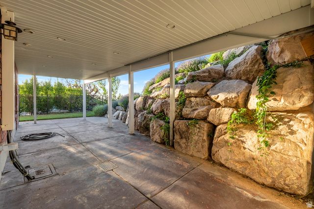 1007 E EAGLEWOOD DR, North Salt Lake, UT 84054
