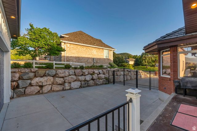 1007 E EAGLEWOOD DR, North Salt Lake, UT 84054
