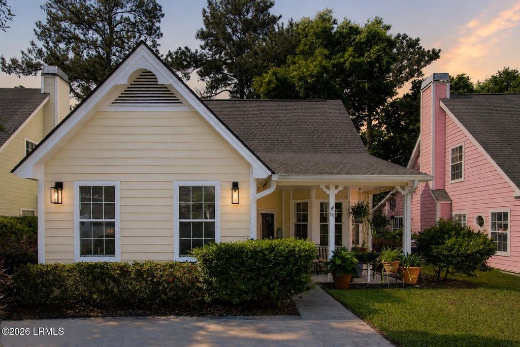 10 Mariners Court, Port Royal, SC 29935