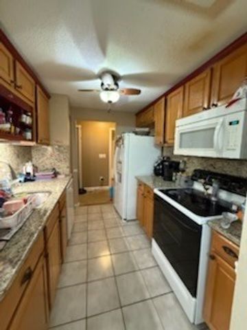 139 King Street 204, Franklin, MA 02038