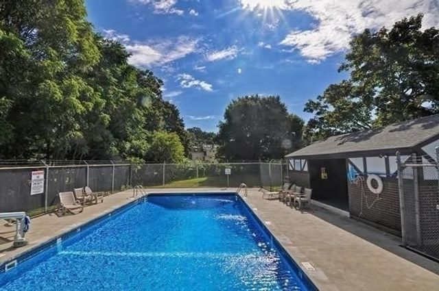 139 King Street 204, Franklin, MA 02038