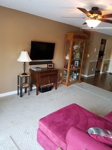 139 King Street 204, Franklin, MA 02038