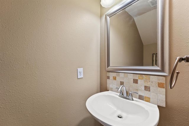 195 S Walden Elms Circle, The Woodlands, TX 77382