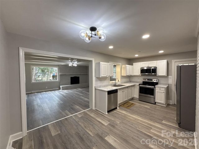 2745 Dogwood Avenue, Charlotte, NC 28206