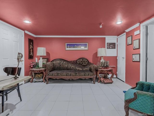 1083 Northgate Court, Uniondale, NY 11553