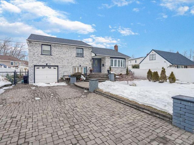 1083 Northgate Court, Uniondale, NY 11553