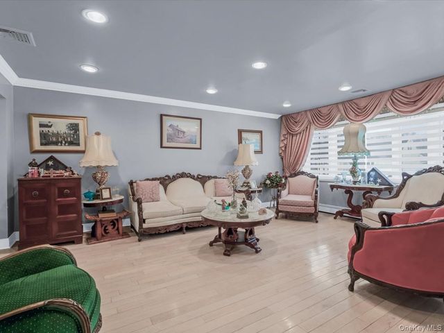 1083 Northgate Court, Uniondale, NY 11553