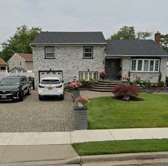 1083 Northgate Court, Uniondale, NY 11553