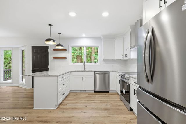 200 Devonshire Avenue W, Seven Lakes, NC 27376