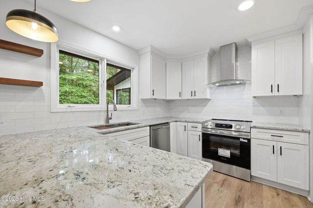 200 Devonshire Avenue W, Seven Lakes, NC 27376