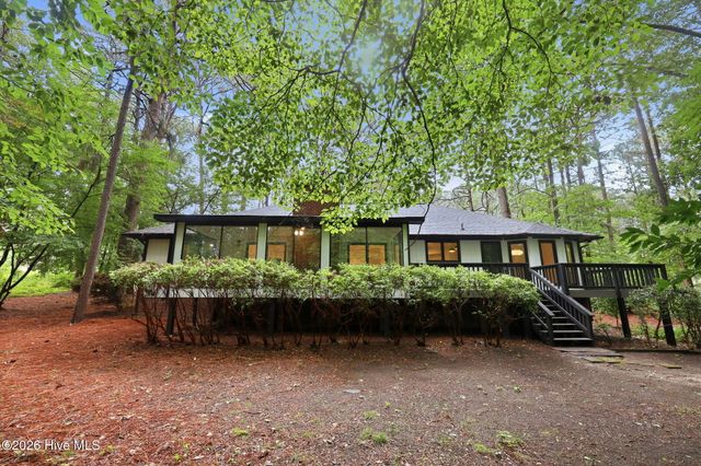 200 Devonshire Avenue W, Seven Lakes, NC 27376