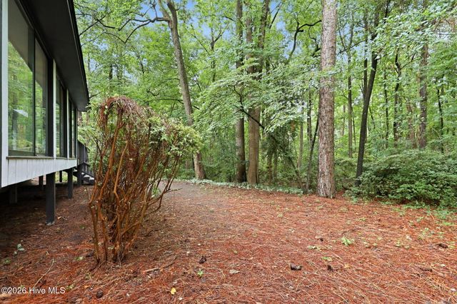 200 Devonshire Avenue W, Seven Lakes, NC 27376