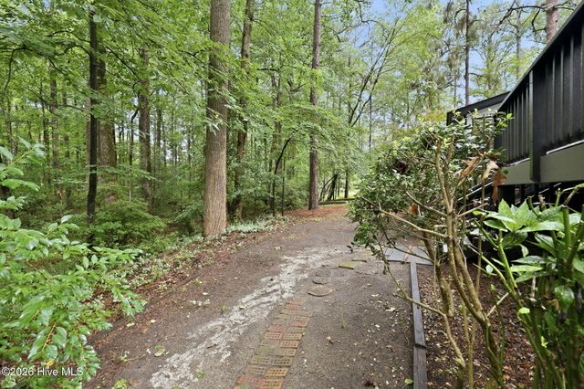 200 Devonshire Avenue W, Seven Lakes, NC 27376
