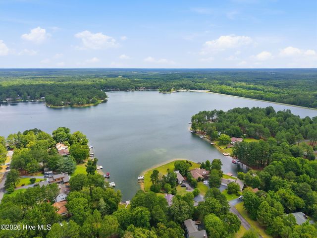 200 Devonshire Avenue W, Seven Lakes, NC 27376