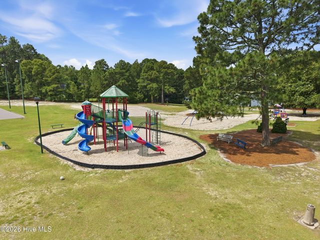 200 Devonshire Avenue W, Seven Lakes, NC 27376