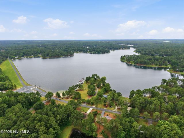 200 Devonshire Avenue W, Seven Lakes, NC 27376