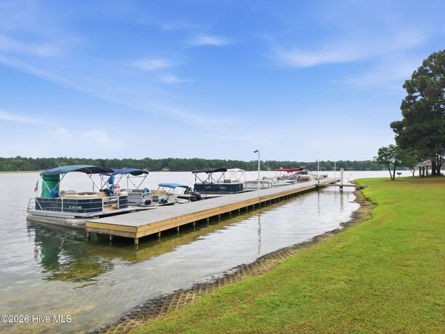200 Devonshire Avenue W, Seven Lakes, NC 27376