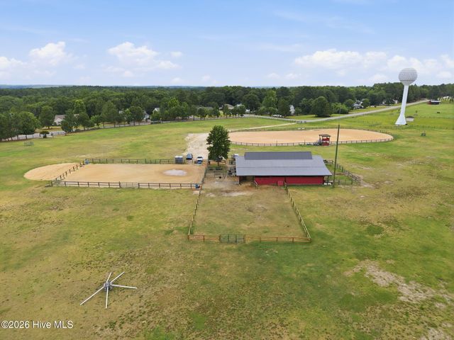 200 Devonshire Avenue W, Seven Lakes, NC 27376
