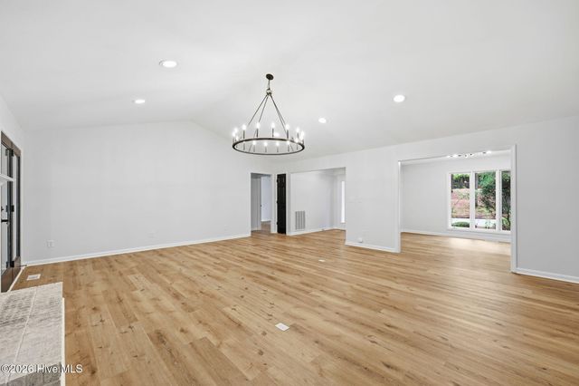 200 Devonshire Avenue W, Seven Lakes, NC 27376