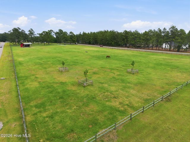 200 Devonshire Avenue W, Seven Lakes, NC 27376