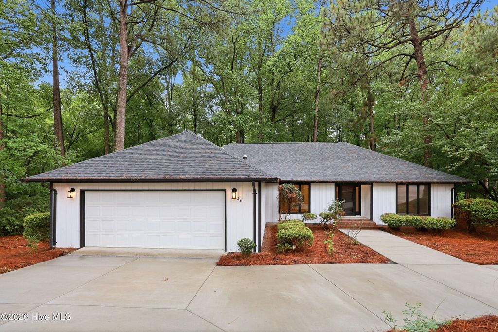 200 Devonshire Avenue W, Seven Lakes, NC 27376