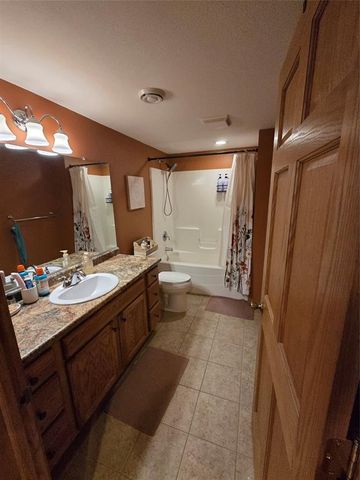 3336 Sanford Lane, Eau Claire, WI 54703