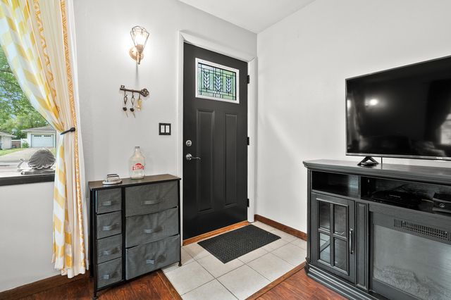 606 Pleasant Avenue, Kalamazoo, MI 49008