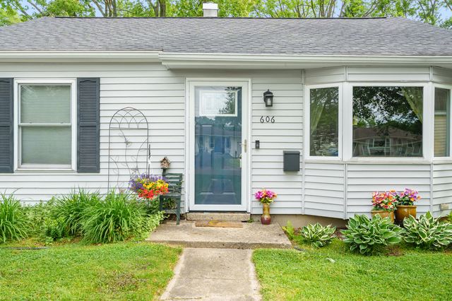 606 Pleasant Avenue, Kalamazoo, MI 49008