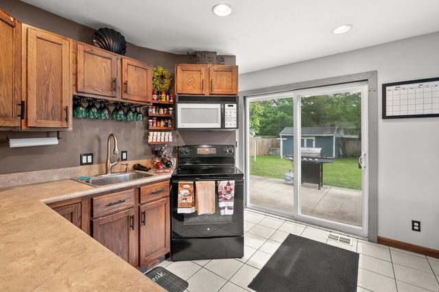 606 Pleasant Avenue, Kalamazoo, MI 49008