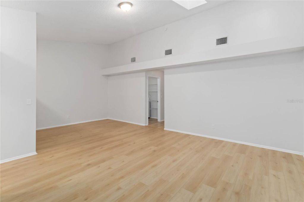 Image 4 of property listing at 602 RODEO DRIVE, Largo, FL 33771