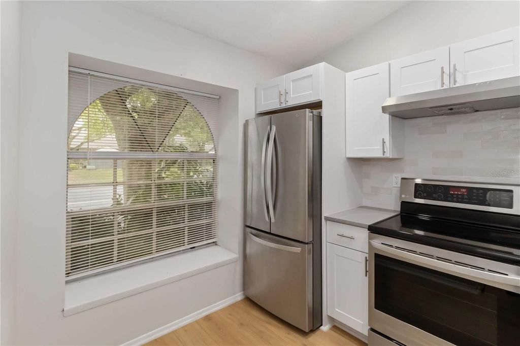 Image 5 of property listing at 602 RODEO DRIVE, Largo, FL 33771