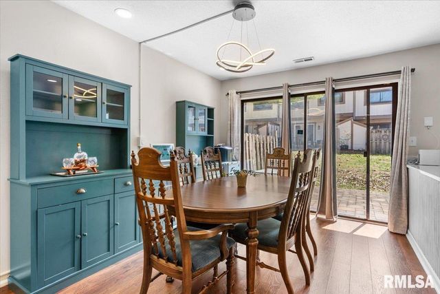 6 REDWOOD Lane, Springfield, IL 62704