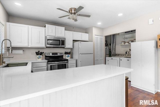 6 REDWOOD Lane, Springfield, IL 62704