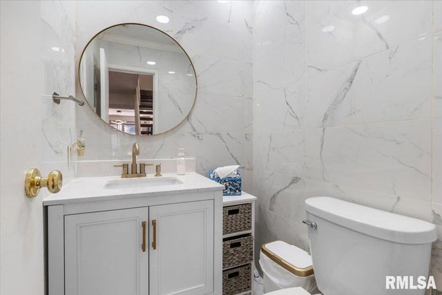 6 REDWOOD Lane, Springfield, IL 62704